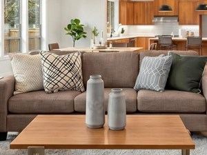 Cómo disimular que una vivienda está vacía estas vacaciones de verano: técnicas que realmente funcionan