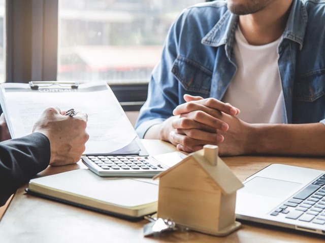 ¿Cuál es el coste de echar a un okupa de tu casa por la vía legal?