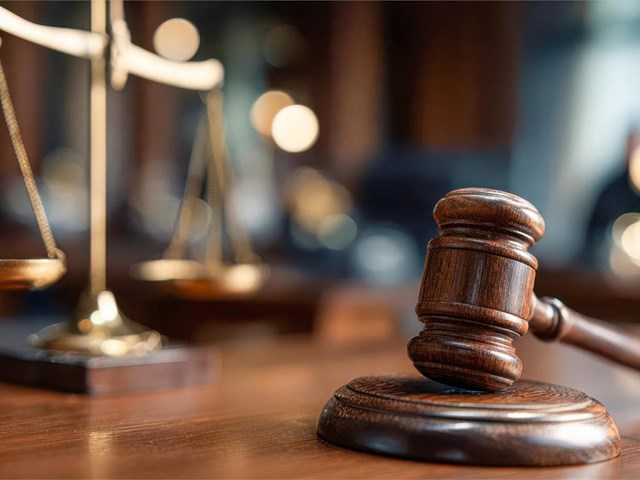 ¿Qué hacer si los okupas realizan actividades ilegales en mi propiedad?