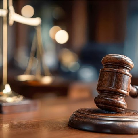 Qué hacer si los okupas realizan actividades ilegales 